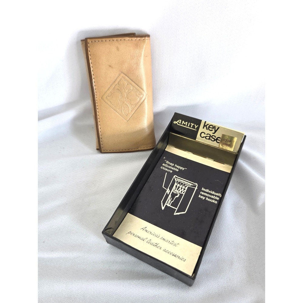 Vintage Amity Tan Cowhide Leather Trifold Key Case with Box Fleur-de-lis